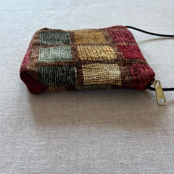 Vintage multicolored carpet purse. - Picture 3 of 9